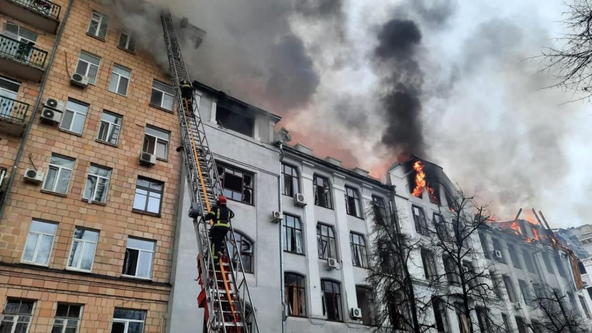 The center of Kharkiv is under fire from Russia. 2022.3.2 (source - State Service of Ukraine for Emergencies)